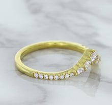 Load image into Gallery viewer, 0.38ctw Diamond Pointed Band in 18K Yellow Gold