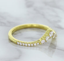 Load image into Gallery viewer, 0.38ctw Diamond Pointed Band in 18K Yellow Gold