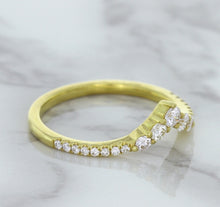Load image into Gallery viewer, 0.38ctw Diamond Pointed Band in 18K Yellow Gold