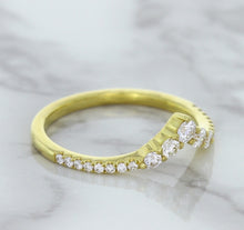 Load image into Gallery viewer, 0.38ctw Diamond Pointed Band in 18K Yellow Gold