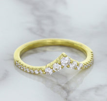 Load image into Gallery viewer, 0.38ctw Diamond Pointed Band in 18K Yellow Gold
