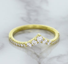 Load image into Gallery viewer, 0.38ctw Diamond Pointed Band in 18K Yellow Gold