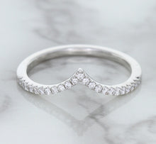 Load image into Gallery viewer, 0.17ctw Diamond Pointed Band in 18K White Gold