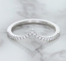 Load image into Gallery viewer, 0.17ctw Diamond Pointed Band in 18K White Gold