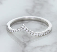 Load image into Gallery viewer, 0.17ctw Diamond Pointed Band in 18K White Gold