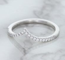 Load image into Gallery viewer, 0.17ctw Diamond Pointed Band in 18K White Gold