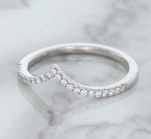 Load image into Gallery viewer, 0.17ctw Diamond Pointed Band in 18K White Gold