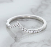 Load image into Gallery viewer, 0.17ctw Diamond Pointed Band in 18K White Gold