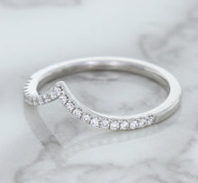 Load image into Gallery viewer, 0.17ctw Diamond Pointed Band in 18K White Gold