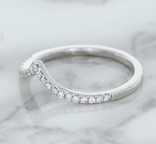 Load image into Gallery viewer, 0.17ctw Diamond Pointed Band in 18K White Gold