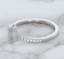 Load image into Gallery viewer, 0.17ctw Diamond Pointed Band in 18K White Gold