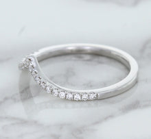 Load image into Gallery viewer, 0.17ctw Diamond Pointed Band in 18K White Gold