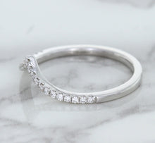 Load image into Gallery viewer, 0.17ctw Diamond Pointed Band in 18K White Gold