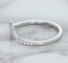 Load image into Gallery viewer, 0.17ctw Diamond Pointed Band in 18K White Gold