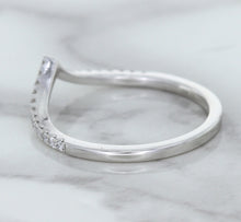 Load image into Gallery viewer, 0.17ctw Diamond Pointed Band in 18K White Gold
