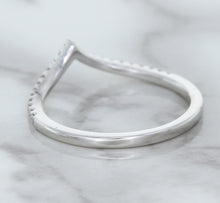Load image into Gallery viewer, 0.17ctw Diamond Pointed Band in 18K White Gold