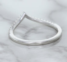 Load image into Gallery viewer, 0.17ctw Diamond Pointed Band in 18K White Gold