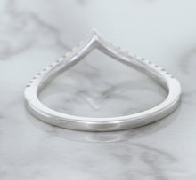 Load image into Gallery viewer, 0.17ctw Diamond Pointed Band in 18K White Gold