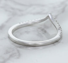 Load image into Gallery viewer, 0.17ctw Diamond Pointed Band in 18K White Gold