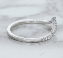 Load image into Gallery viewer, 0.17ctw Diamond Pointed Band in 18K White Gold