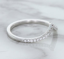 Load image into Gallery viewer, 0.17ctw Diamond Pointed Band in 18K White Gold
