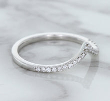 Load image into Gallery viewer, 0.17ctw Diamond Pointed Band in 18K White Gold
