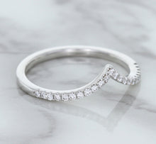 Load image into Gallery viewer, 0.17ctw Diamond Pointed Band in 18K White Gold