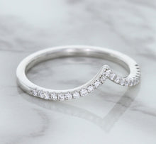 Load image into Gallery viewer, 0.17ctw Diamond Pointed Band in 18K White Gold