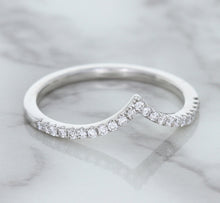 Load image into Gallery viewer, 0.17ctw Diamond Pointed Band in 18K White Gold