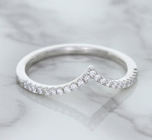 Load image into Gallery viewer, 0.17ctw Diamond Pointed Band in 18K White Gold