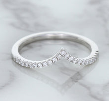 Load image into Gallery viewer, 0.17ctw Diamond Pointed Band in 18K White Gold