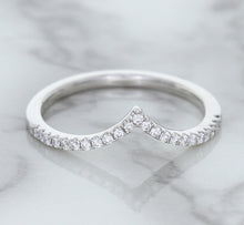 Load image into Gallery viewer, 0.17ctw Diamond Pointed Band in 18K White Gold
