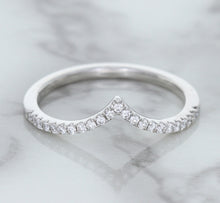 Load image into Gallery viewer, 0.17ctw Diamond Pointed Band in 18K White Gold