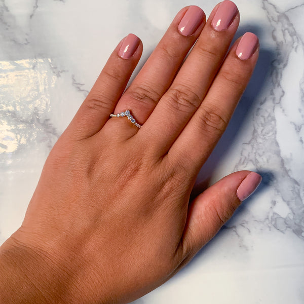 0.38ctw Diamond Pointed Band in 18K Yellow Gold