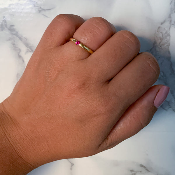 0.10ct Round Ruby Ring in 18K Yellow Gold