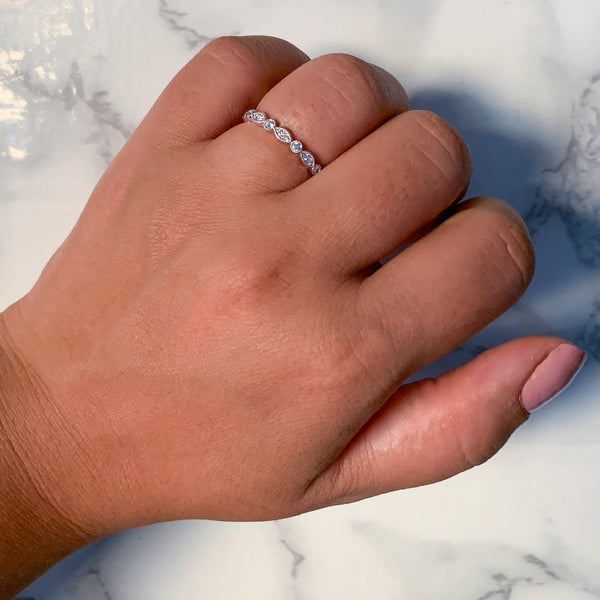 0.23ctw Diamond Alternating Marquise Band in 18K White Gold