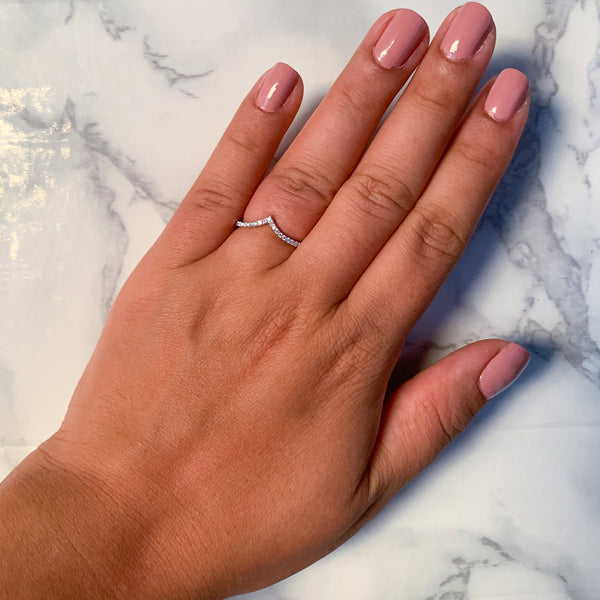 0.17ctw Diamond Pointed Band in 18K White Gold