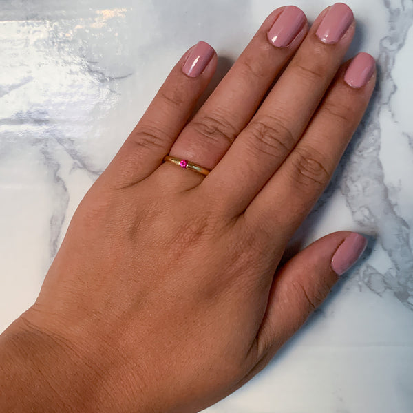 0.10ct Round Ruby Ring in 18K Yellow Gold