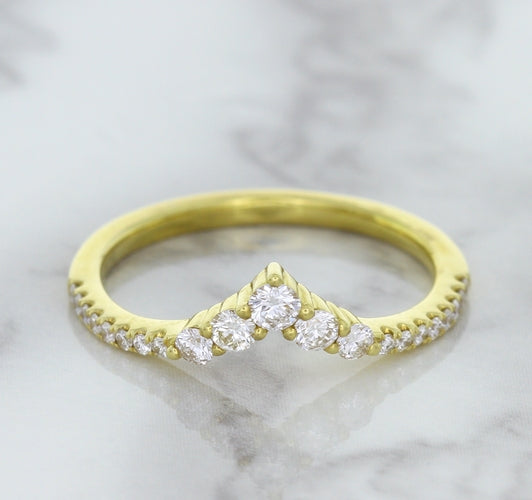 0.38ctw Diamond Pointed Band in 18K Yellow Gold